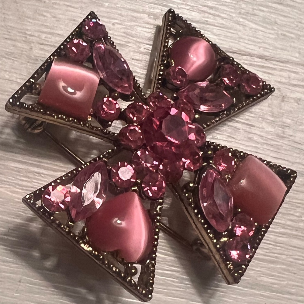 Pink brooch - Picture 2 of 3